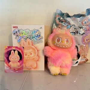 LABUBU THE MONSTERS Big into Energy LOYALTY.